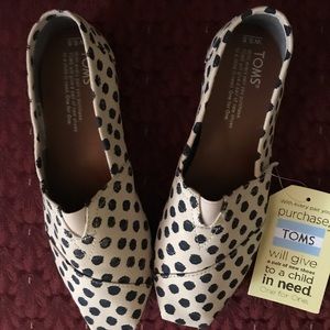 TOMS NIB Navy Polka Dot Shoes